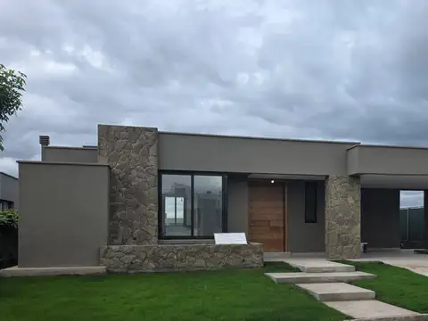 Venta Casa a estrenar en Lar de Boedo