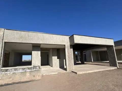 Casa 6 ambientes con 2 baños