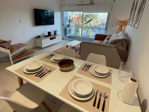 Casa en Alquiler con 1 cochera