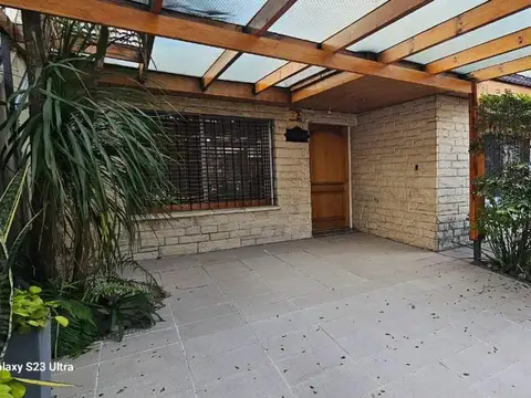 Casa 4 ambientes con 3 baños