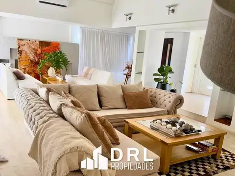 Casa 8 ambientes con 5 baños