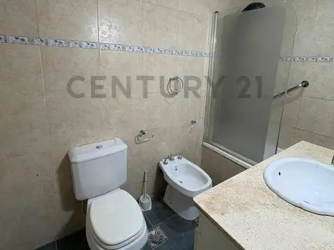 C21 Lucio Barroso Alquila Casa en Sexta Sección