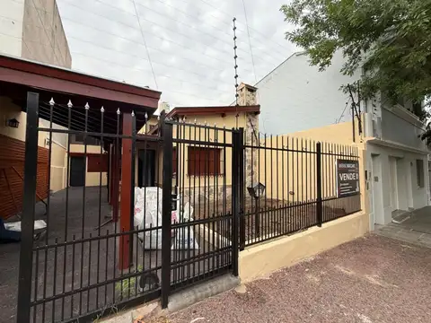 Excelente Casa Muy Amplia Y Con Pileta