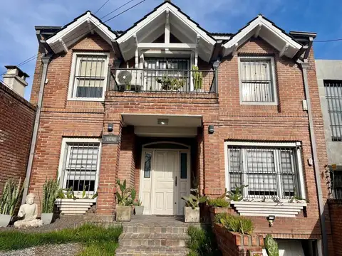 Chalet en Ituzaingó Centro Note, amplio y en excelente estad