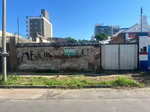 TERRENO EN VENTA SOBRE CALLE FRUCTUOSO RIVERA - IDEAL COCHERA O EDIFICIO