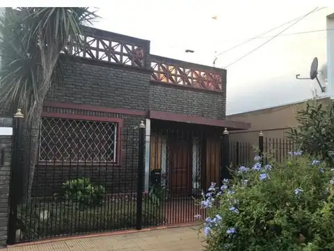 Venta - Casa - 2 Dormitorios - Terraza y Patio - Venta Directa   Apta Credito  