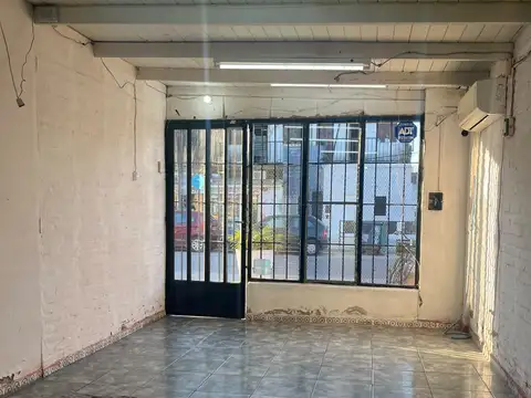 Local en Alquiler en Granadero Baigorria, $ 420.000