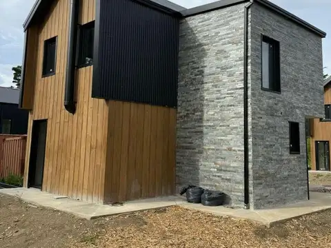 Venta Casa a Estrenar – B° Villa Verde, Bariloche