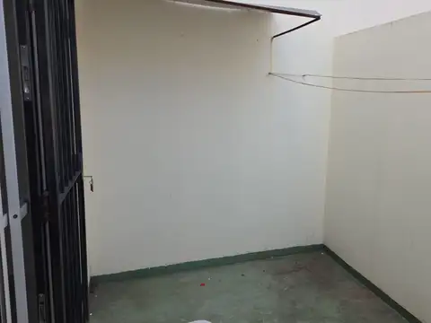 Gobernador Costa 100, Piso pb