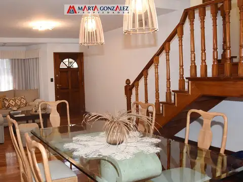 Casa en Venta con 3 cocheras