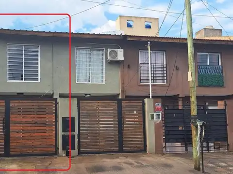 DUPLEX DE 3 AMBIENTES CON COCHERA Y PATIO EN VILLA SARMIENTO