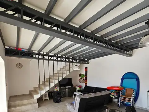 Casa en Venta con 2 cocheras