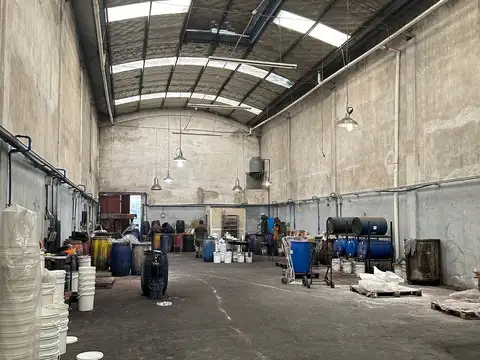 Galpón 10x40 y depto 3 amb