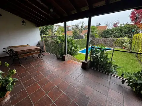 Casa 6 ambientes con 4 baños