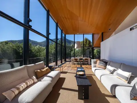 Casa 6 ambientes con 4 baños