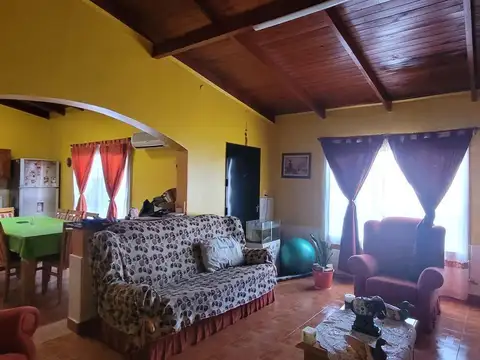 Venta Casa 2 Dormitorios   Departamento 1 dorm. Centenario