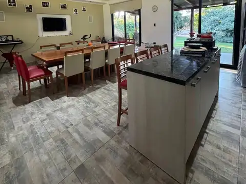 Casa 5 ambientes con 3 baños