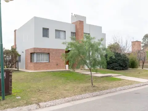 VENDO CASA 4 DORMITORIOS "EL VIEJO ALGARROBO"