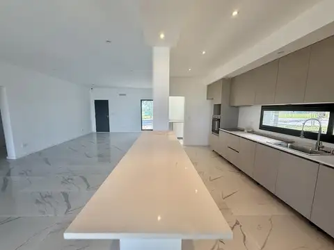 Casa en Venta en Pilar Del Este - Santa Sofia, USD 235.000