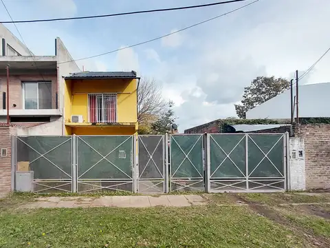 VENTA CASA 4 AMB  2 PLANTAS PARQUE ACEPTA PERMUTA