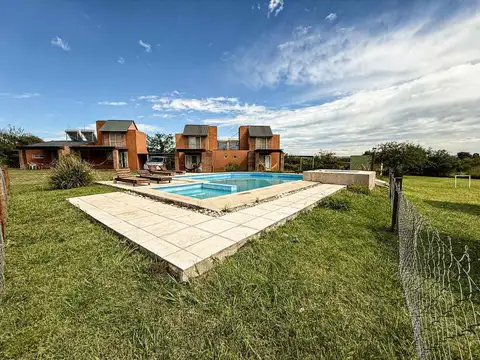 Casa 12 ambientes con 5 baños