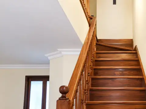 Casa 6 ambientes con 2 baños