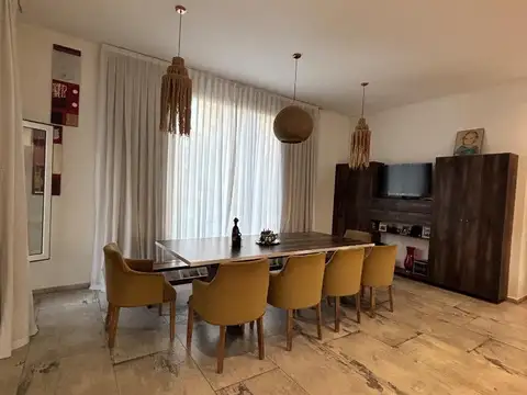 Casa 5 ambientes con 3 baños