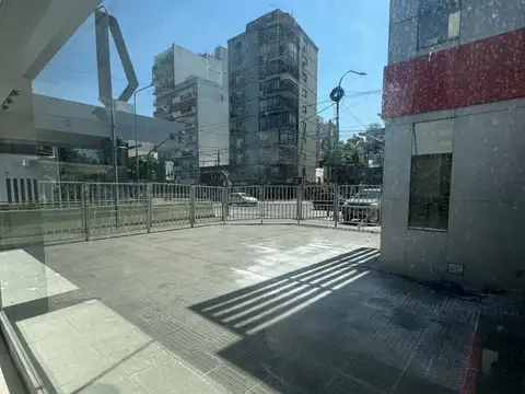 Libertador   700   y Guemes