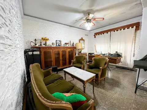 Casa en Alquiler con 4 cocheras