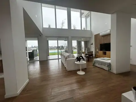 Casa en Alquiler en El Cantón - Norte, USD 2.200