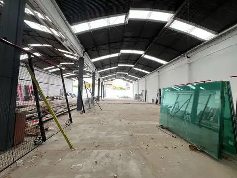 Galpon en Venta 61  mts Fondo