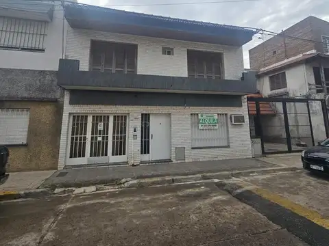 CasaPje. Polonia  al 1600, casa 2 dormitorios con garage, planta alta ideal talleres en general