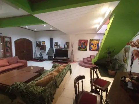 Casa 4 ambientes con 3 baños