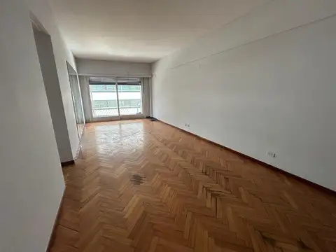 Muy buen departamento con balcón y cochera, ideal inversión