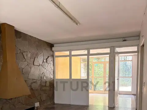 Oficina en Alquiler con 1 cochera