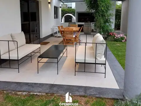 Casa en Venta con 2 cocheras