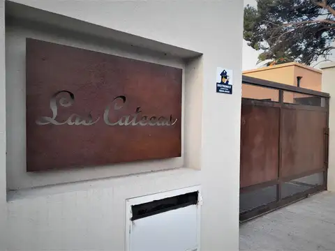 Casa en  venta en barrio con portón