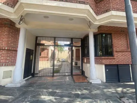 Duplex 3 ambientes con cochera y terraza