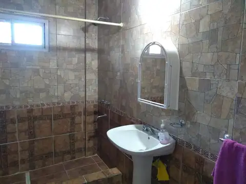 Casa 4 ambientes con 2 baños