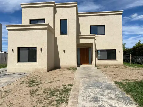 CASA AL LAGO Cantón Norte Escobar