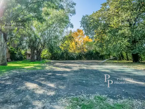 Terreno con excelente arboleda en Maschwitz