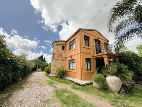 VENTA CASA CON RENTA COLÓN DÚPLEX DOS DORMITORIOS ARQUITECTURA RUTA 102