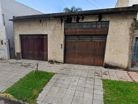 Temperley: vivienda, local comercial y cochera .