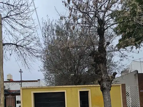 Casa 3 Ambientes con Garage Patio Parrilla Lavadero y Terraza