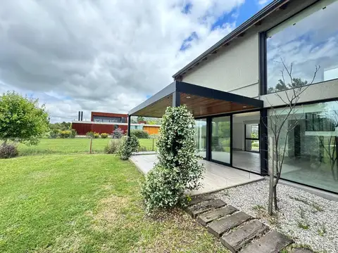 Casa 7 ambientes con 3 baños
