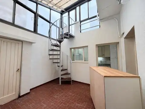 PH de 3 ambientes con patio cubierto, terraza y escritorio – Para actualizar