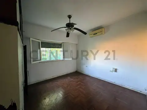 12 ENTRE 74 Y 75 - CASA EN VENTA 2 DORMITORIOS + DPTO. 2 DORMITORIOS INDEPENDIENTE.
