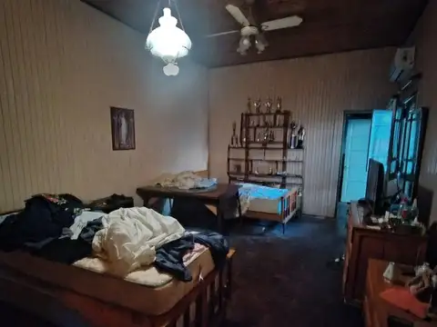 Casa 12 ambientes con 2 baños