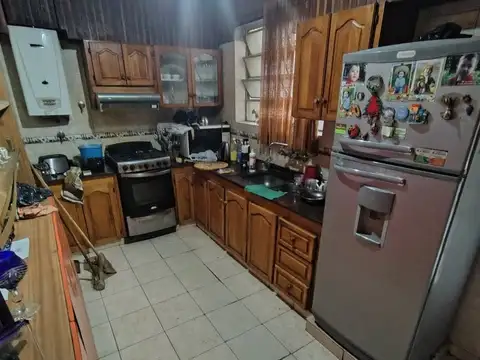 RETASADA  Oportunidad única: Casa al frente con local + Casa interna + Terreno parquizado en R...