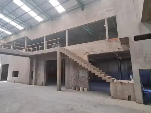 Depósito 1650 m2 cubiertos en Castelar, Moron